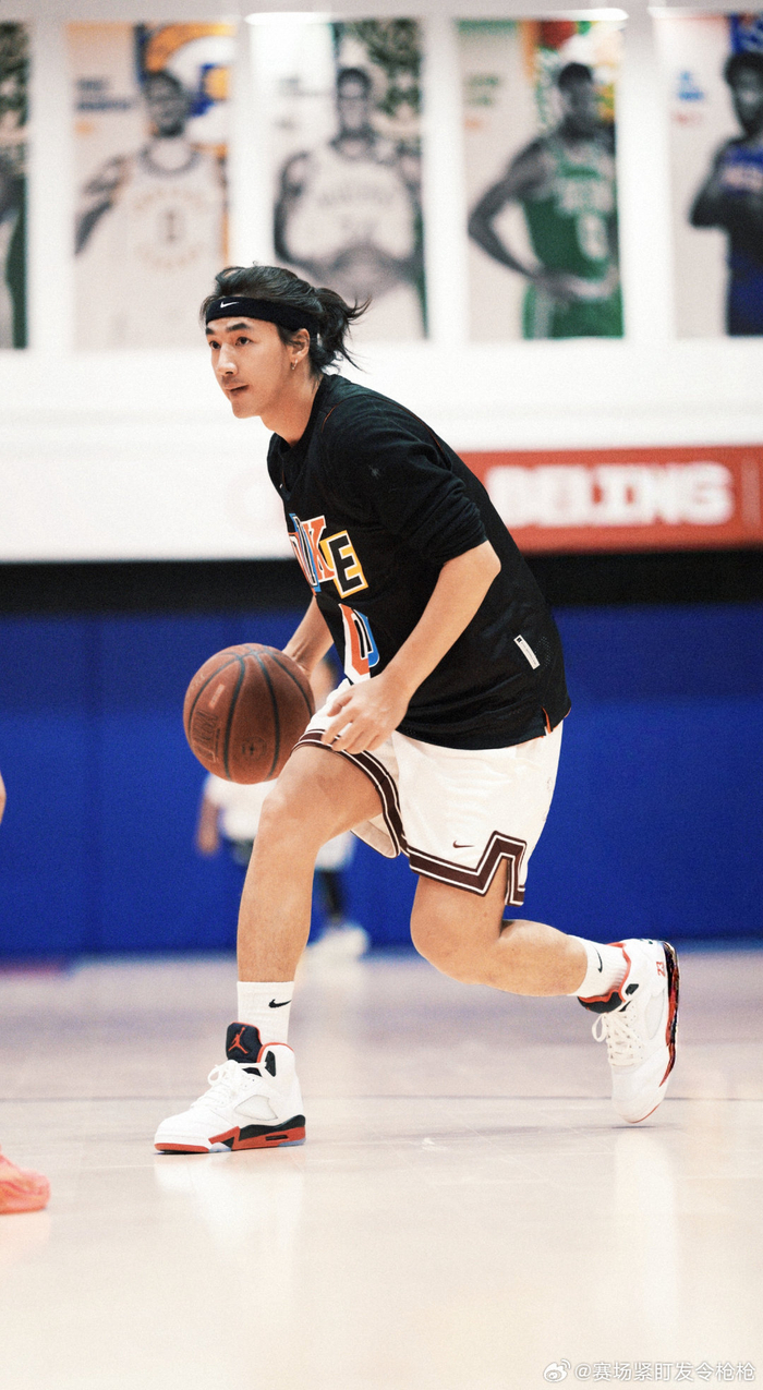 开云APP-演员此沙分享球场动态|小演员_新浪体育_新浪新闻