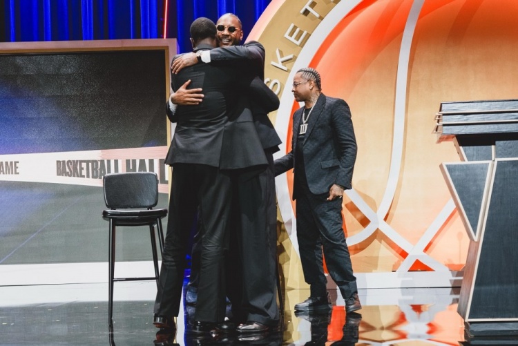 kaiyun.com-韦德致敬瓜哥：或许生来背负磨难 但你用坚持书写了胜利的篇章！