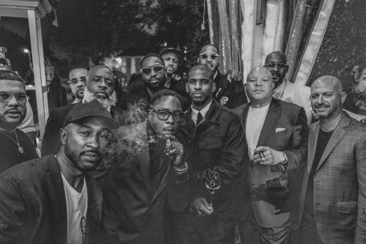 kaiyun.com-韦德致敬瓜哥：或许生来背负磨难 但你用坚持书写了胜利的篇章！