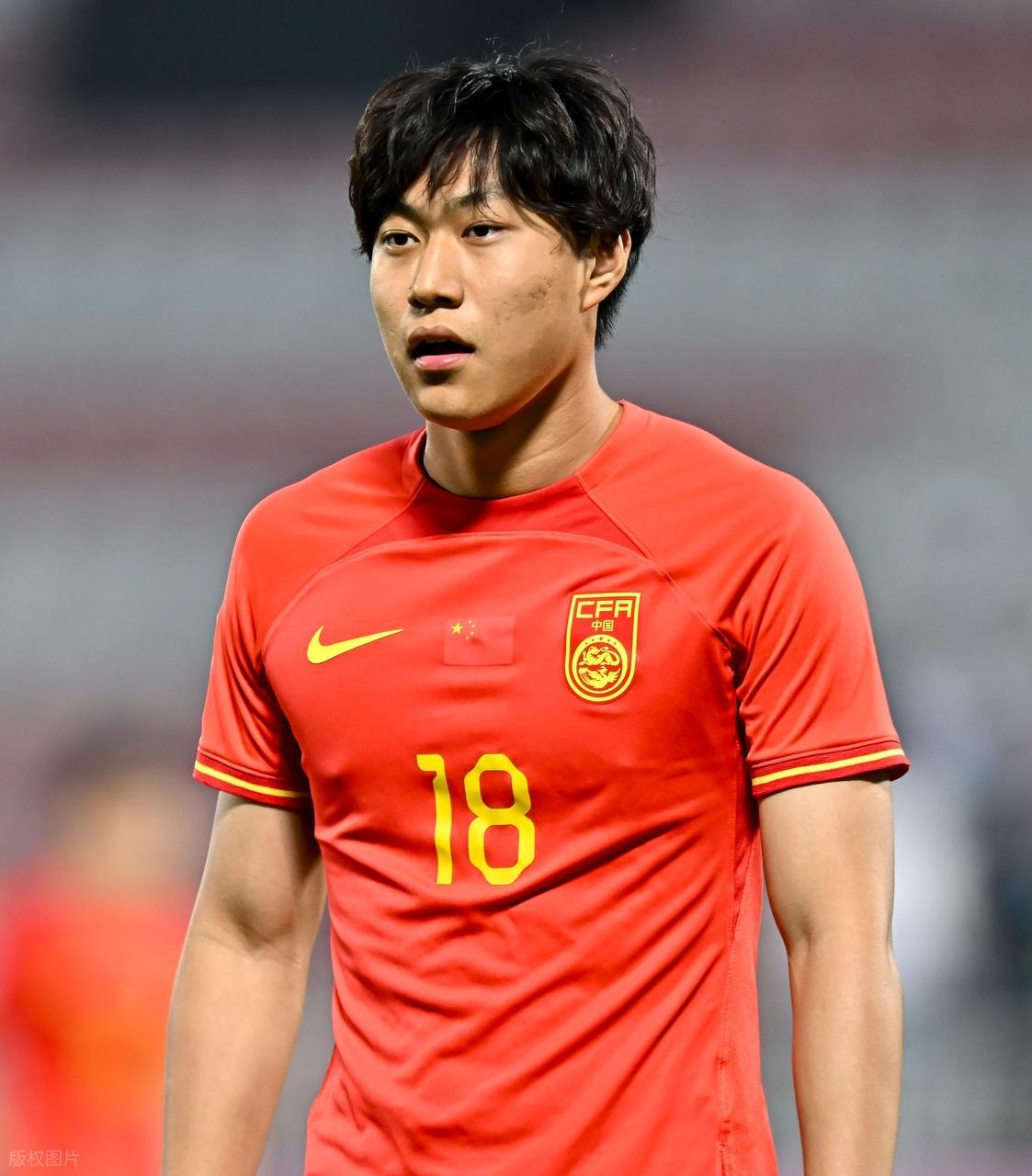 邝兆镭入选一线队？新赛季号码官宣，定位替补，即将迎来首秀