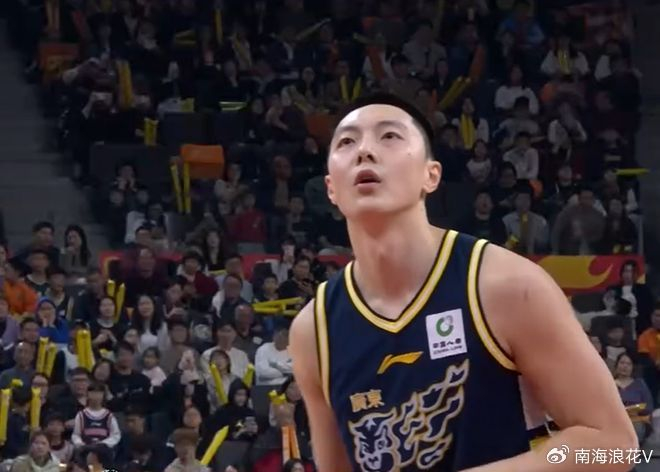 开云下载-突发！广东队2米11中锋，意外受到重伤，被队友搀扶下场,令人担忧|焦泊乔|天津队|潜力赛|广东男篮|比赛_新浪体育_新浪新闻
