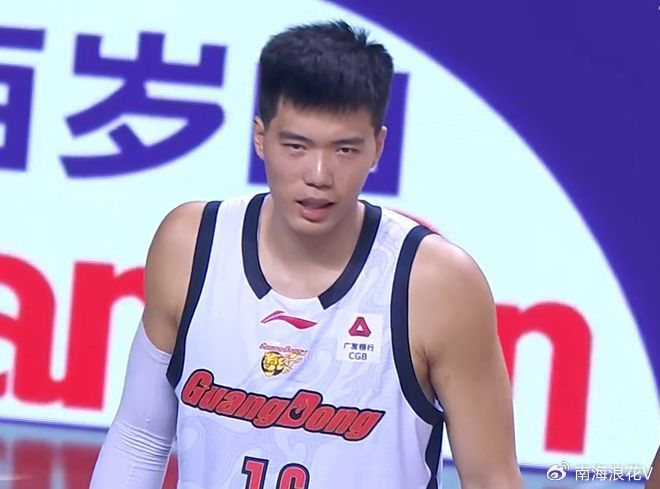 开云下载-突发！广东队2米11中锋，意外受到重伤，被队友搀扶下场,令人担忧|焦泊乔|天津队|潜力赛|广东男篮|比赛_新浪体育_新浪新闻
