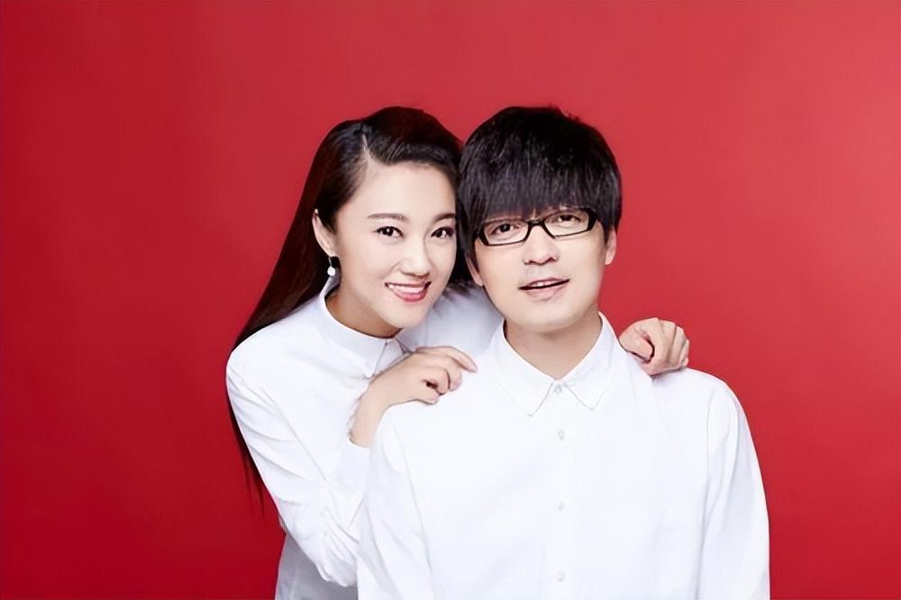 开云APP-玖月奇迹离婚7年，王小玮近况曝光，43岁无婚无育，发福显老