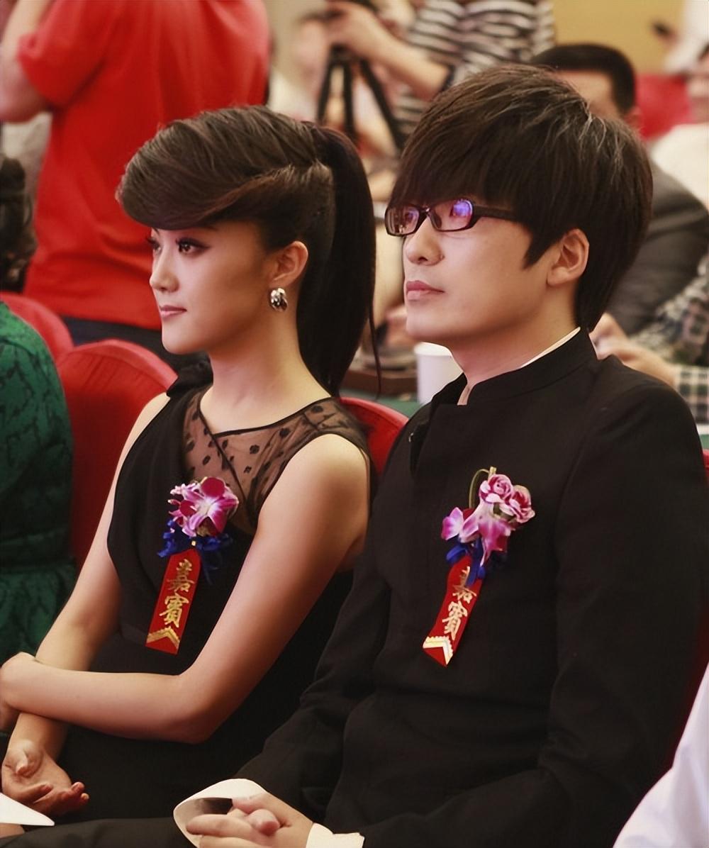 开云APP-玖月奇迹离婚7年，王小玮近况曝光，43岁无婚无育，发福显老