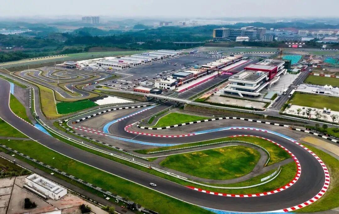 开云下载-粤琼川“围猎”F1,谁能抢到第二张“门票”? | 行业观察